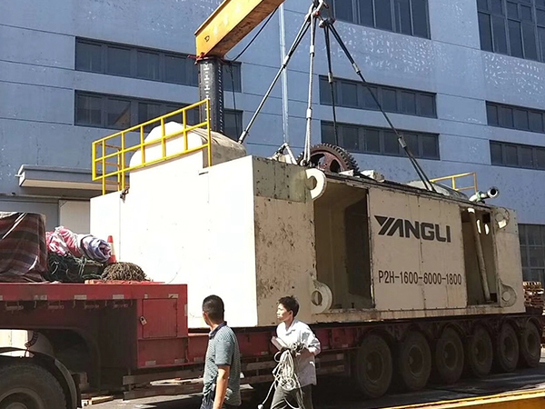 传统设备卸车、拆箱作业